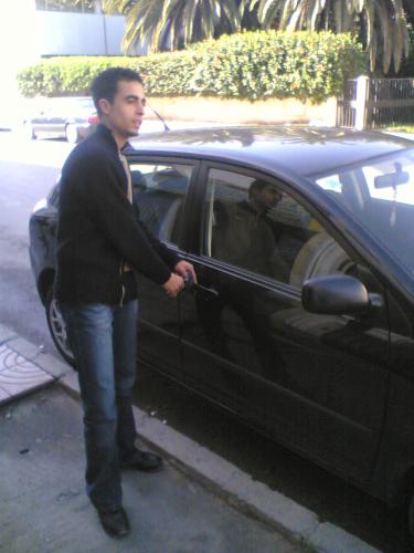 hicham entrain de ouvrer sa banieul